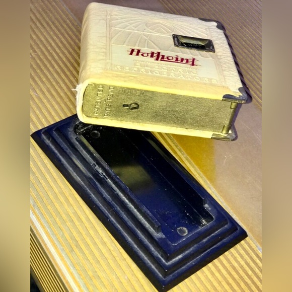 Vintage 1920s Antique Zell Brand HOTPOINT ELECTRIC REFRIGERATORS Money Coin Bank - Picture 9 of 10